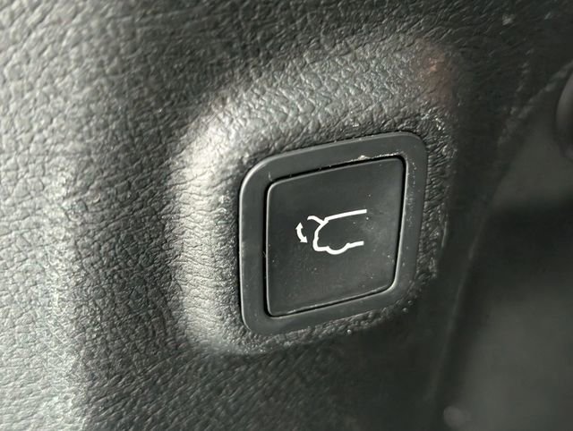 Used 2019 Jeep Cherokee Limited image 32