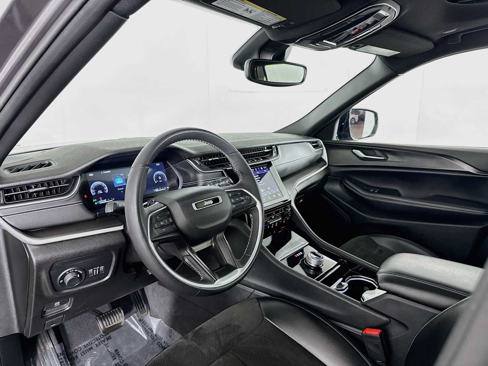 Used 2023 Jeep Grand Cherokee L Altitude AWD/4WD image 9