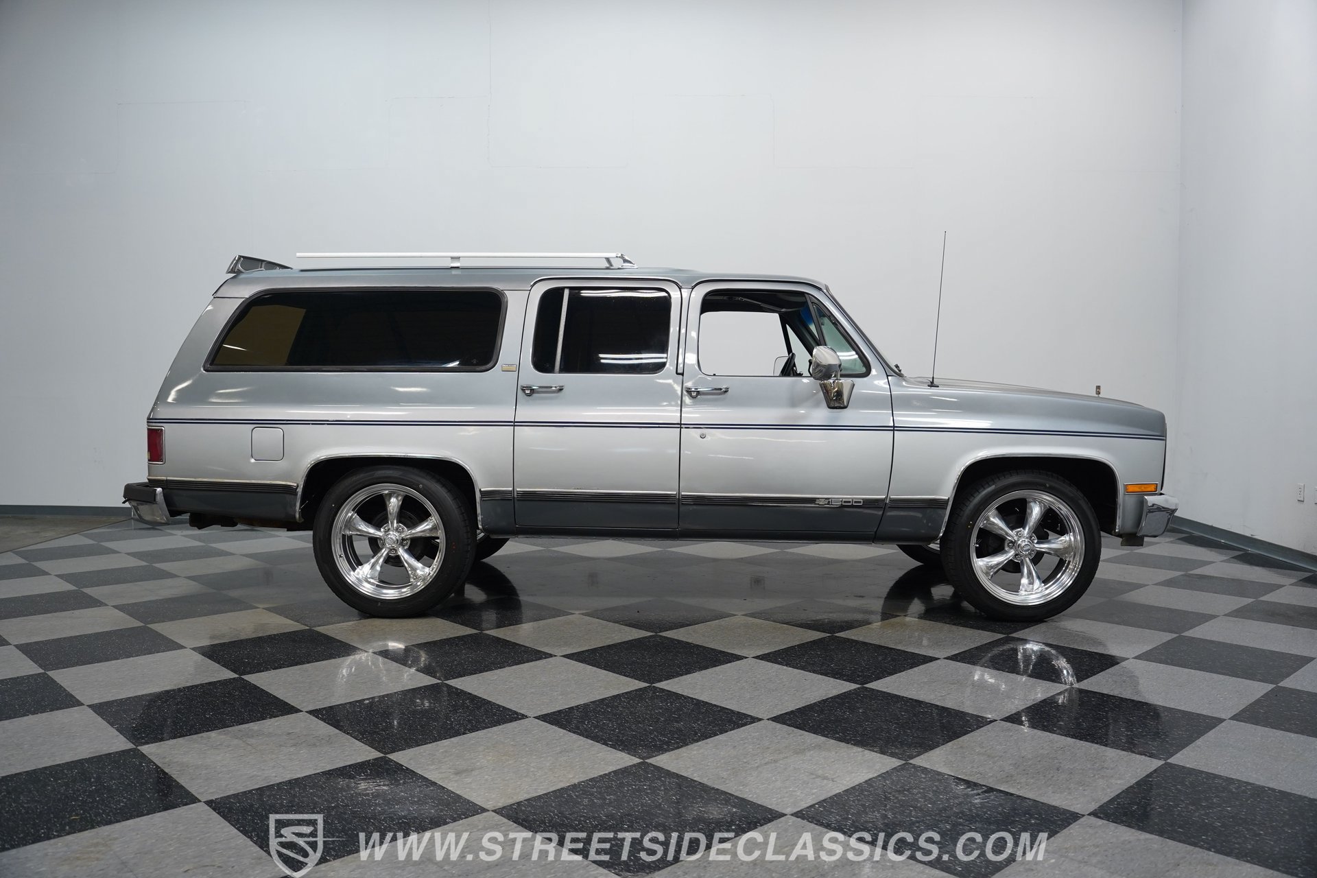 Used 1990 Chevrolet Suburban 2WD image 15