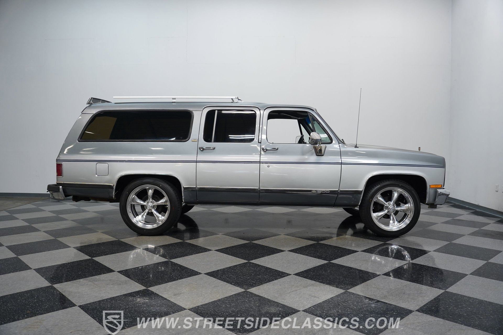 Used 1990 Chevrolet Suburban 2WD image 15