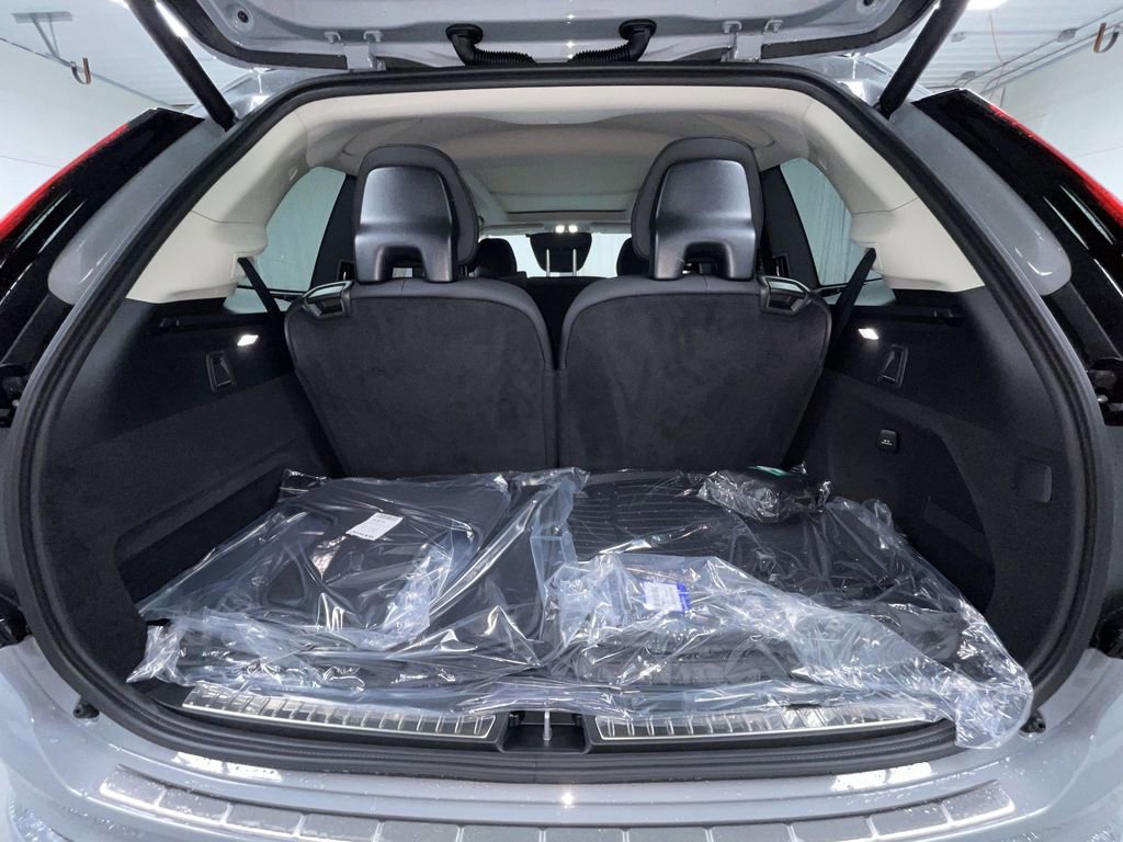 New 2026 Volvo XC90 B6 Plus w/ Protection Package Premier image 12