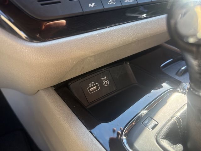 Used 2016 Kia Sedona SX image 29