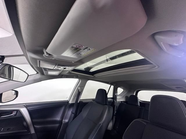 Used 2016 Toyota RAV4 XLE AWD/4WD image 21
