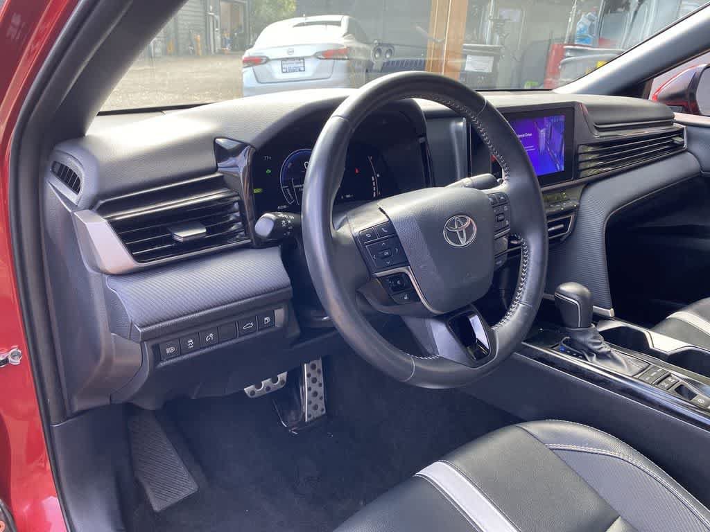 Used 2025 Toyota Camry SE FWD image 2