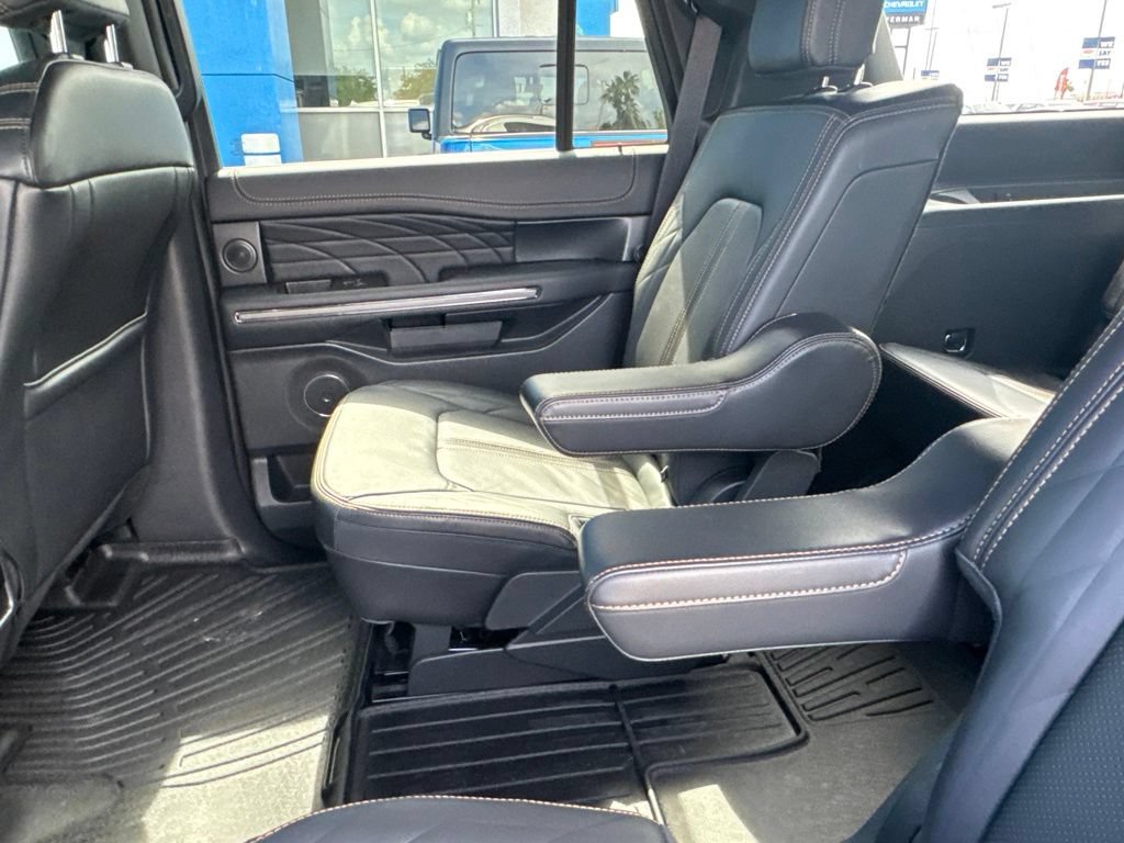Used 2023 Ford Expedition Platinum AWD/4WD image 12