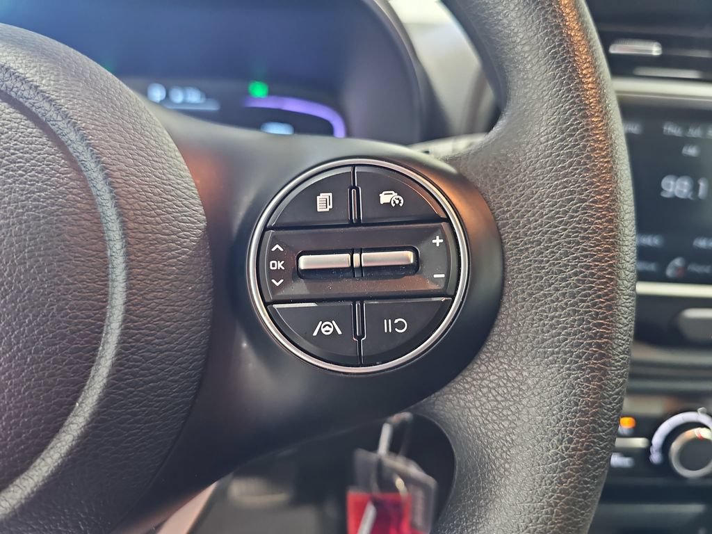 Certified 2025 Kia Soul LX w/ LX Technology Package FWD image 17