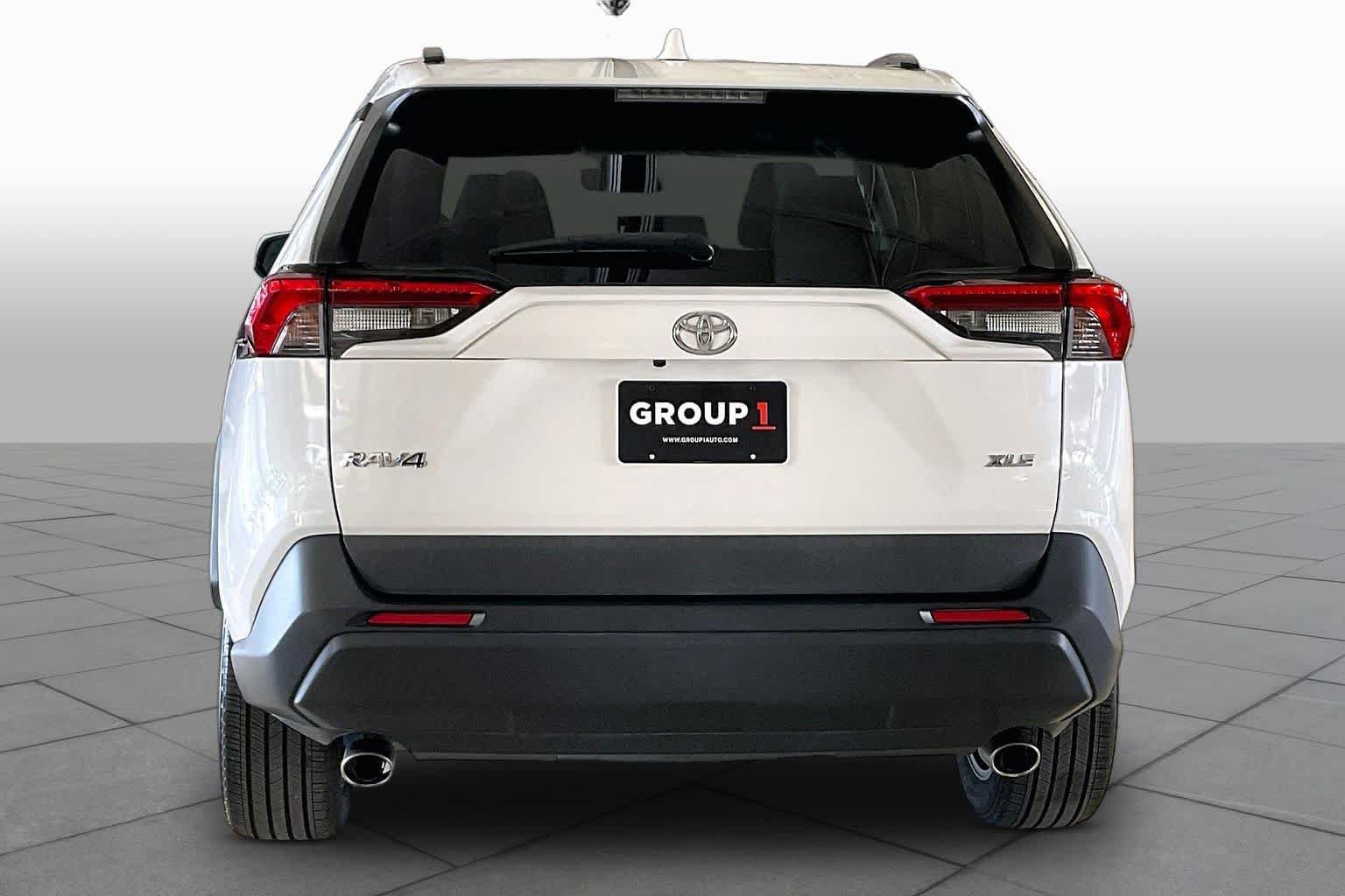 Used 2020 Toyota RAV4 XLE Premium FWD image 4