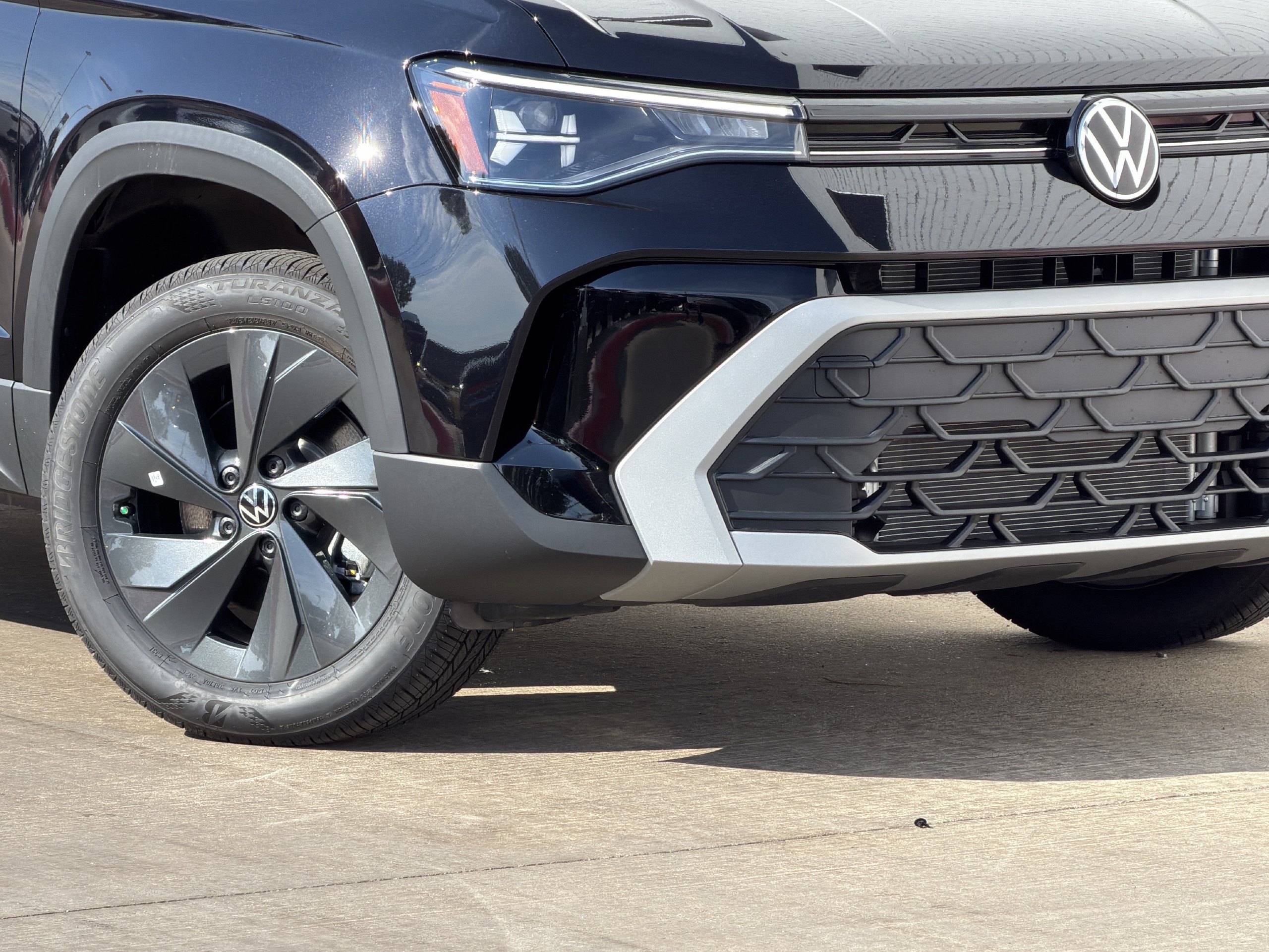 New 2027 Volkswagen Taos S FWD image 9