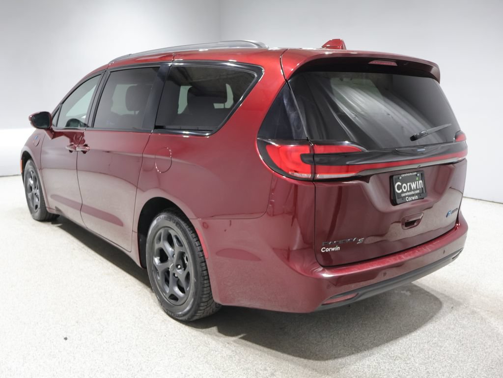 Used 2021 Chrysler Pacifica Limited w/ Uconnect Theater Family Group FWD image 5