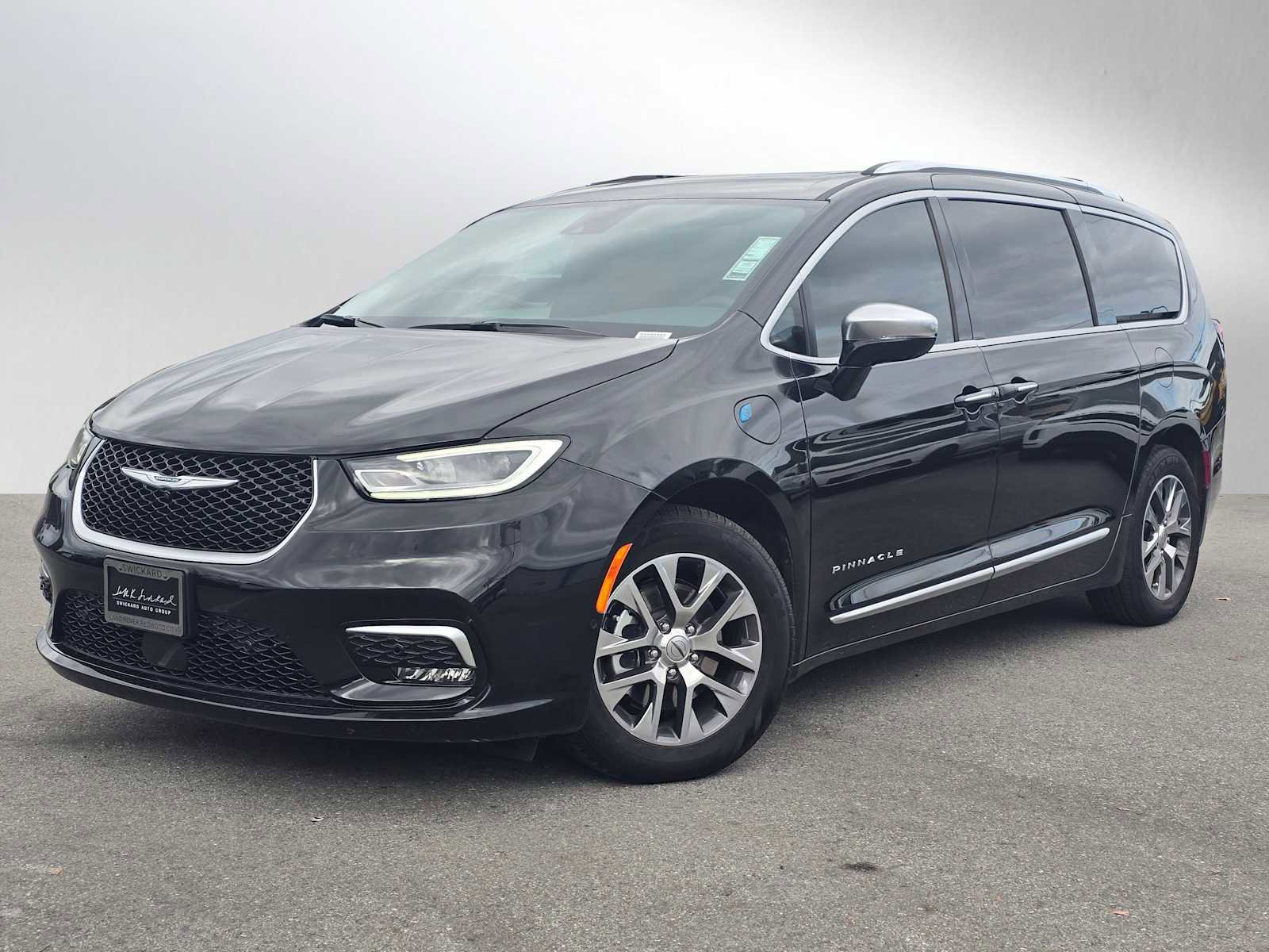 Used 2023 Chrysler Pacifica Pinnacle image 1