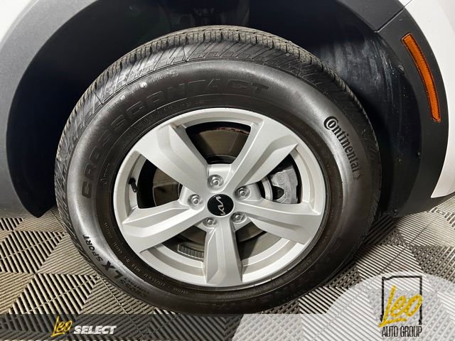 Used 2023 Kia Sorento LX image 21