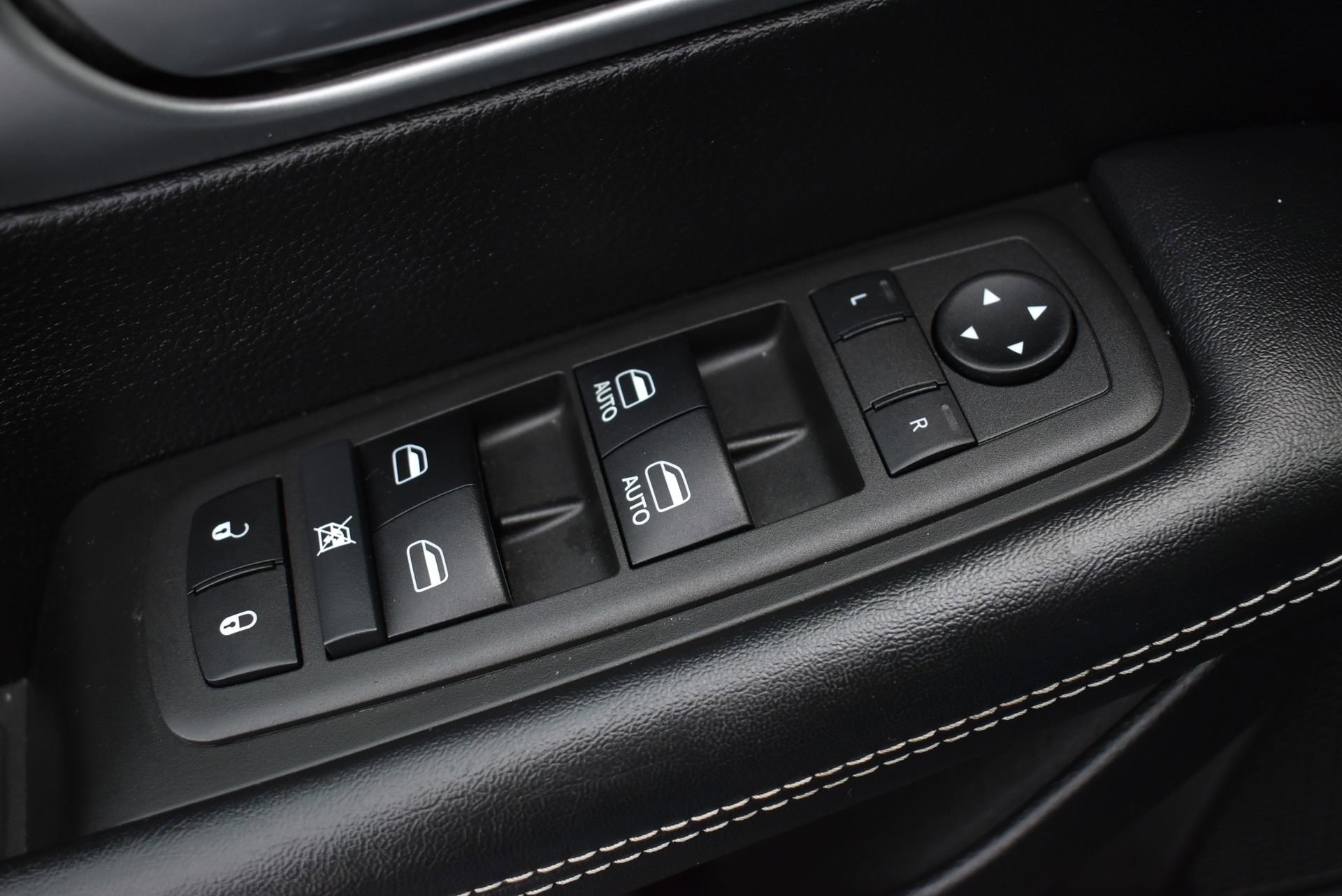 Used 2021 Chrysler Pacifica Touring w/ S Appearance Package image 12