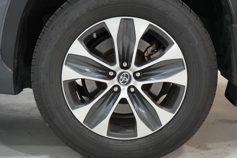 Used 2021 Toyota Highlander XLE AWD/4WD image 10