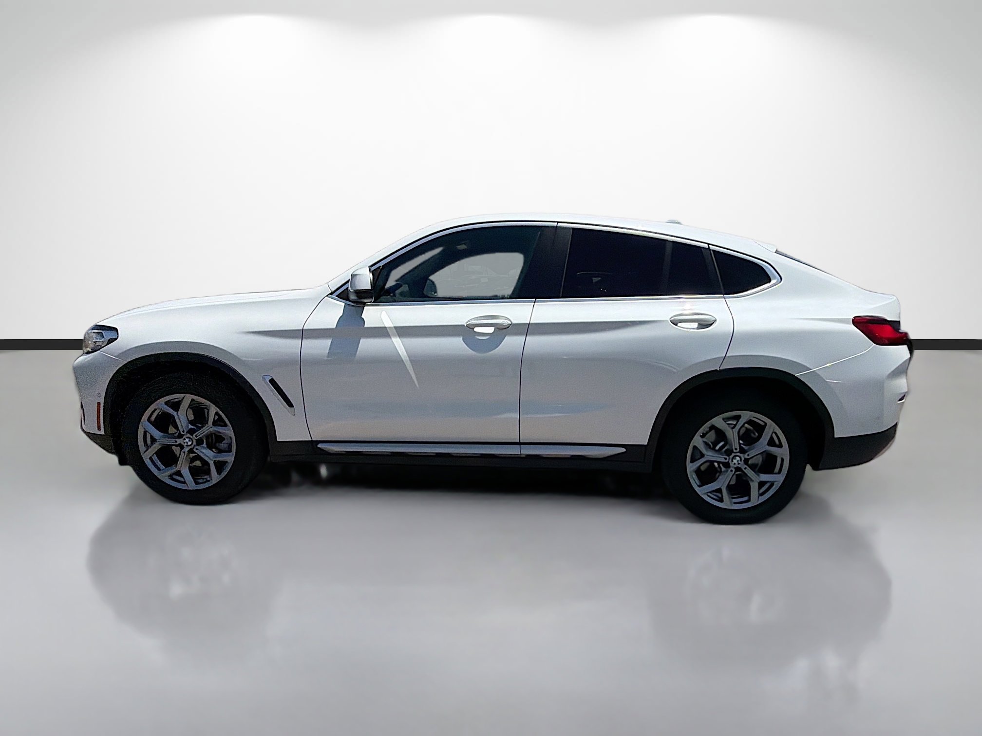 Used 2025 BMW X4 xDrive30i AWD/4WD image 6