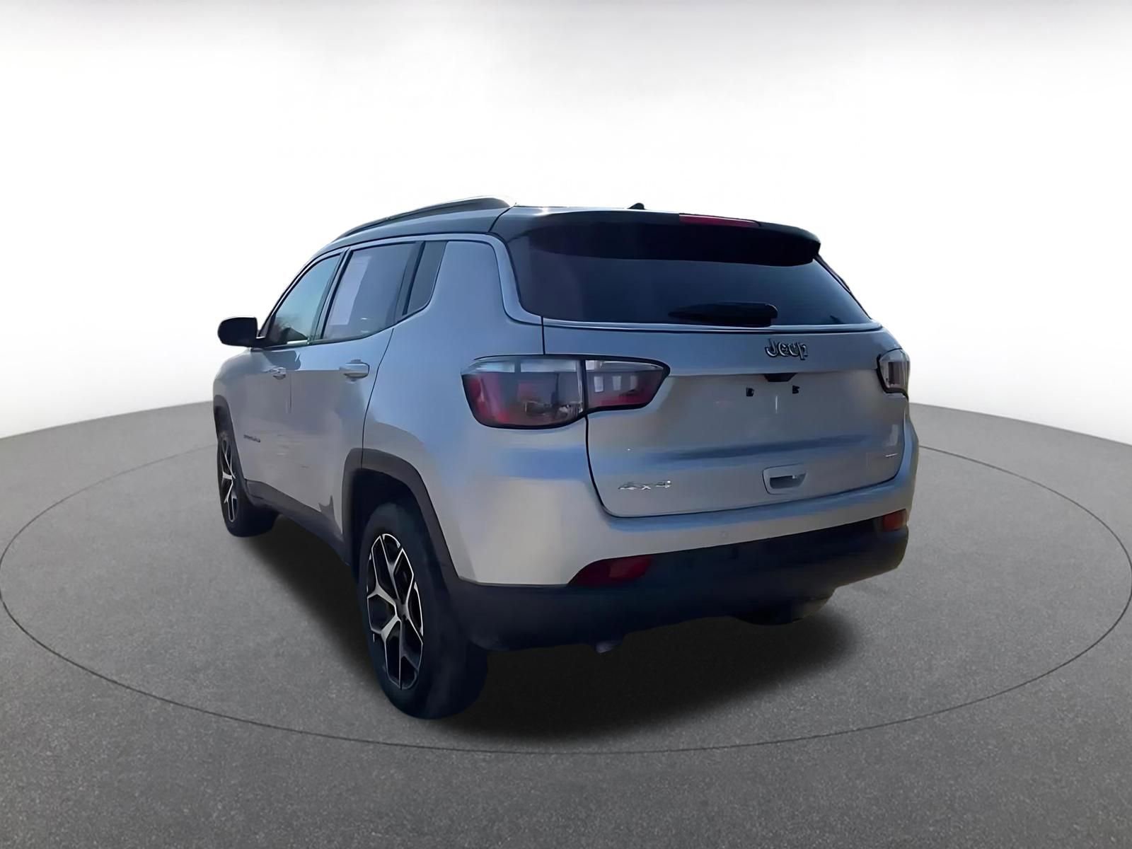 Used 2025 Jeep Compass Limited AWD/4WD image 11