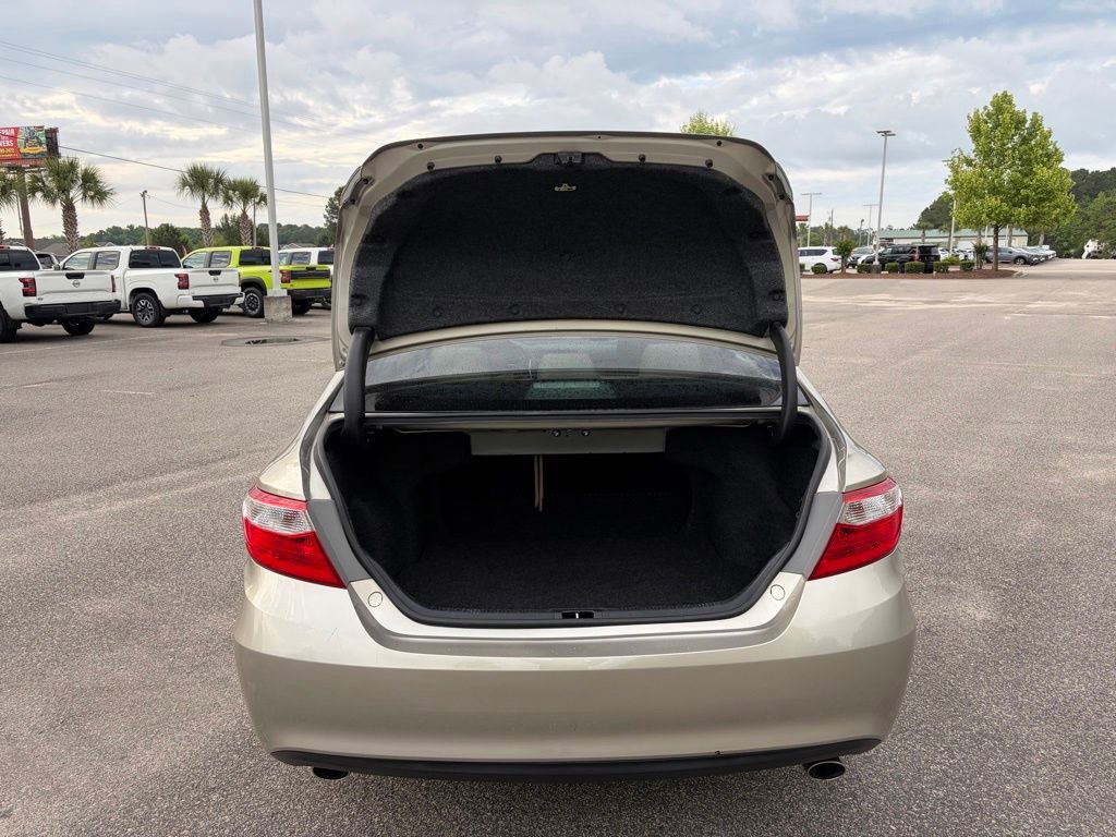 Used 2017 Toyota Camry XLE FWD image 4