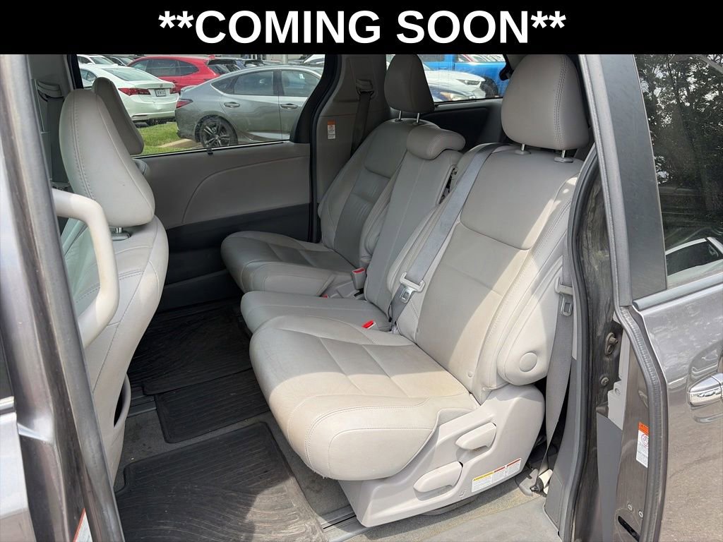 Used 2017 Toyota Sienna XLE FWD image 10