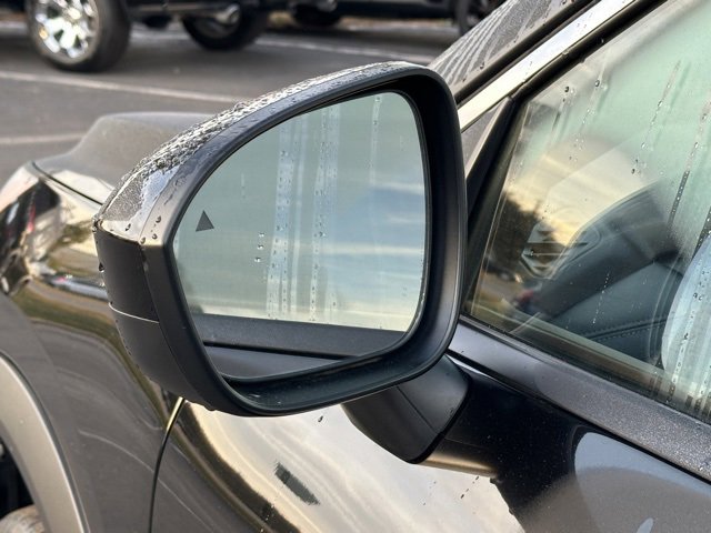 Used 2023 Nissan Rogue SV image 12