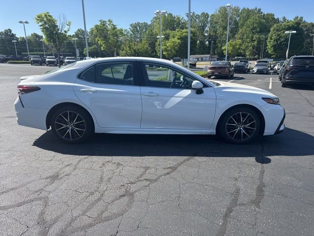 Used 2021 Toyota Camry SE FWD image 2