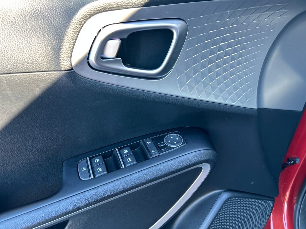 Used 2023 Kia Soul LX image 13