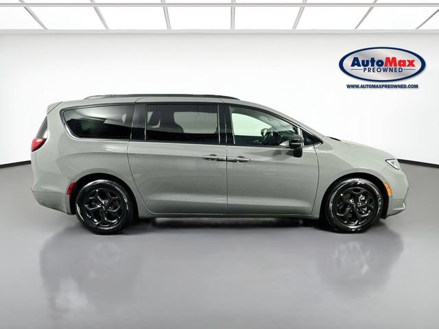 Used 2025 Chrysler Pacifica Premium FWD image 10