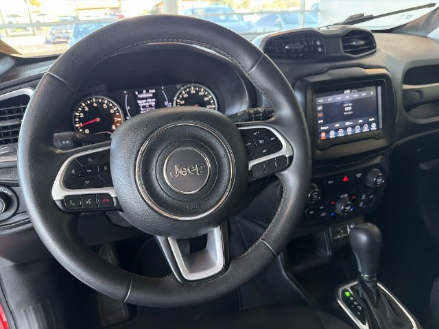 Used 2019 Jeep Renegade Latitude FWD image 17