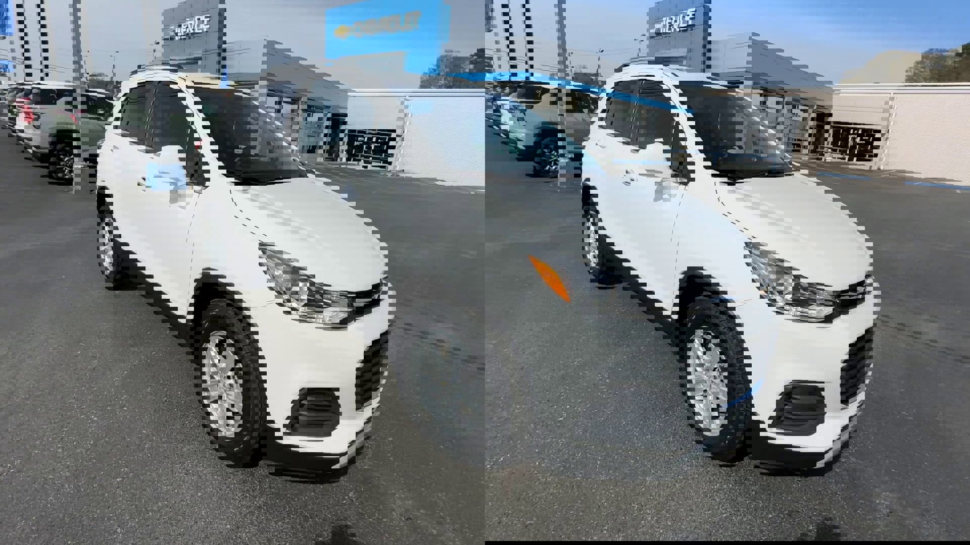 Used 2020 Chevrolet Trax LT w/ LT Convenience Package FWD image 2