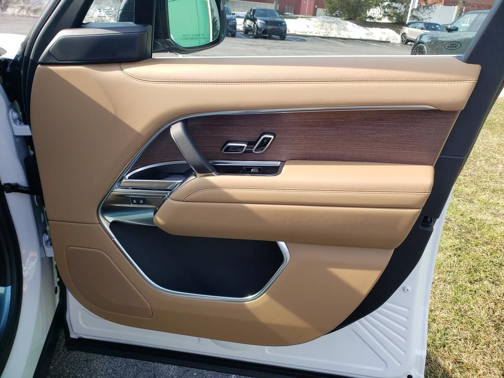 New 2026 Land Rover Range Rover SE image 18