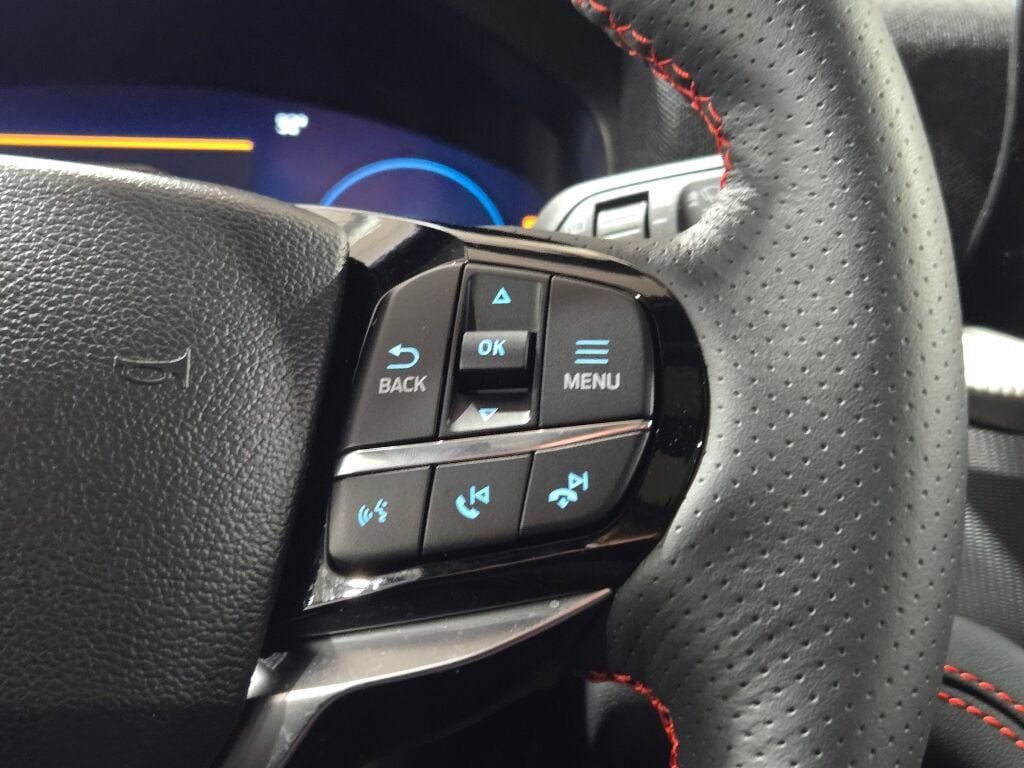 Used 2025 Ford Explorer ST-Line w/ Premium Package image 39