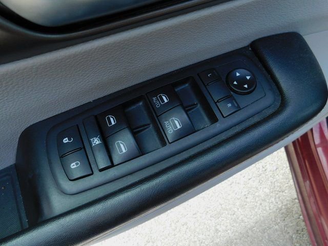 Certified 2020 Chrysler Voyager Lxi FWD image 11