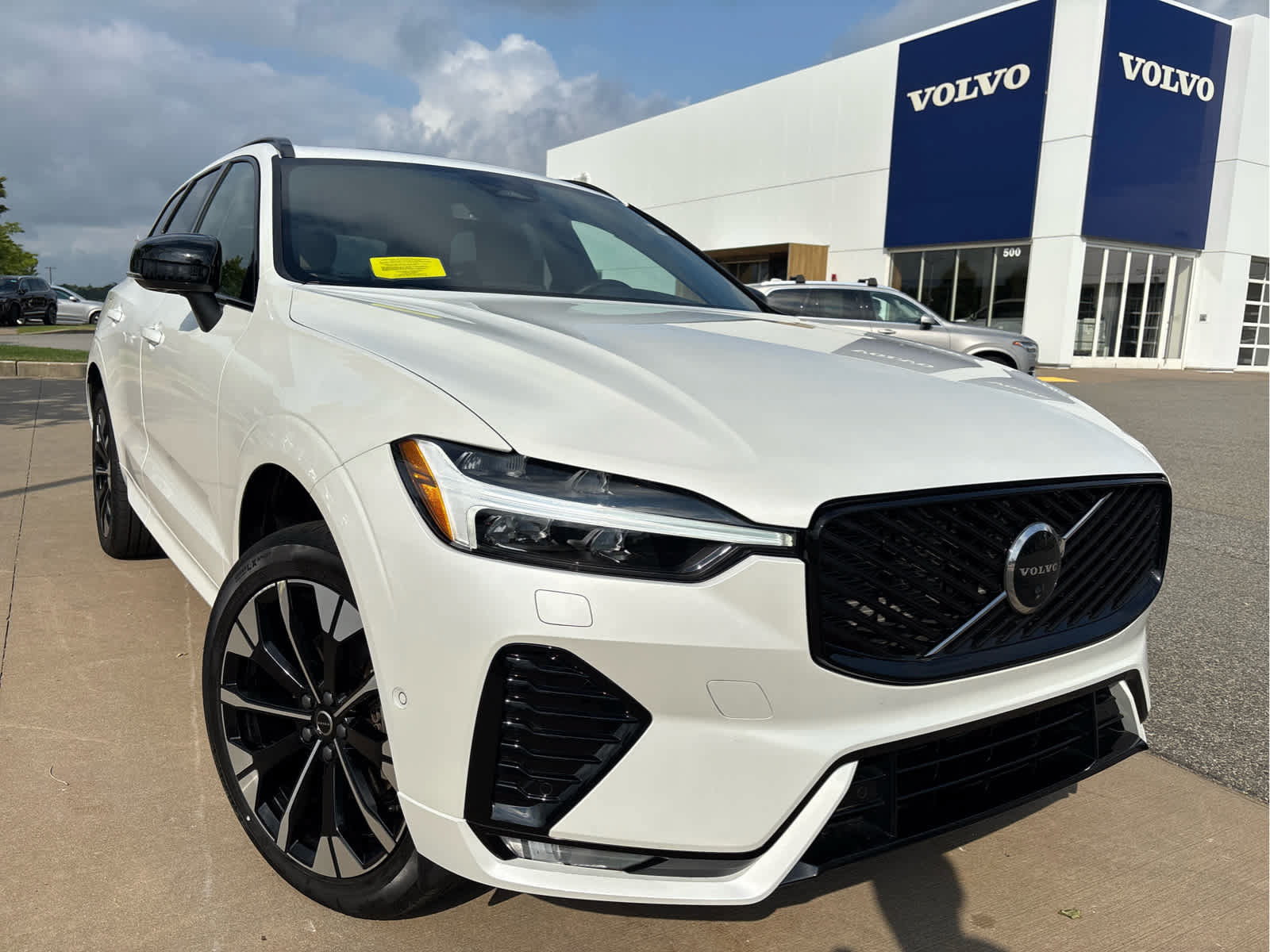 Used 2026 Volvo XC60 B5 Plus AWD/4WD image 2