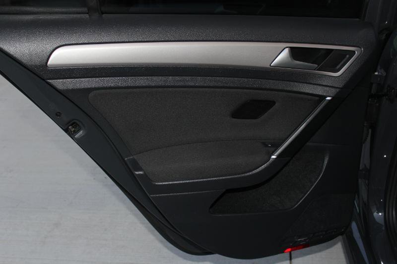 Used 2016 Volkswagen e-Golf SE FWD image 14
