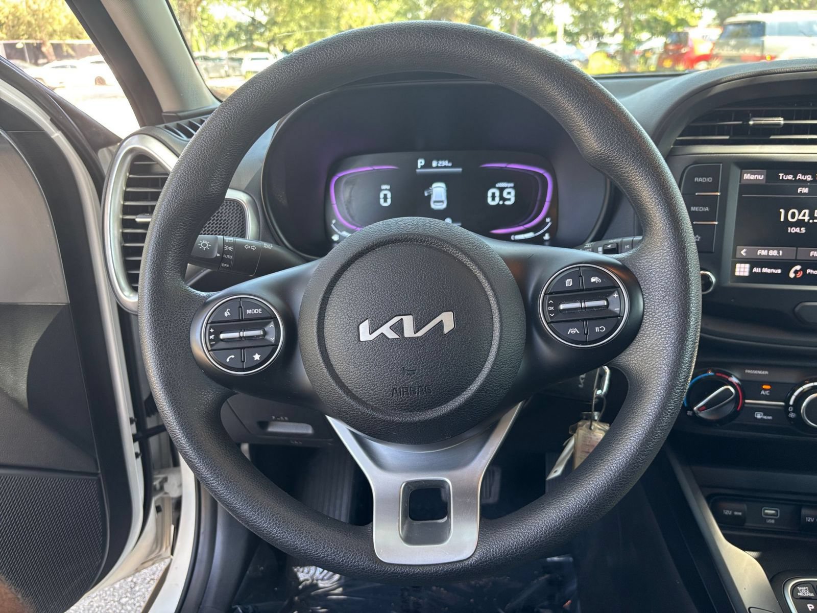 Used 2025 Kia Soul LX w/ LX Technology Package FWD image 25