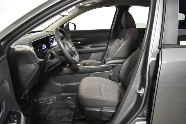 Used 2025 Nissan Kicks SV AWD/4WD image 11