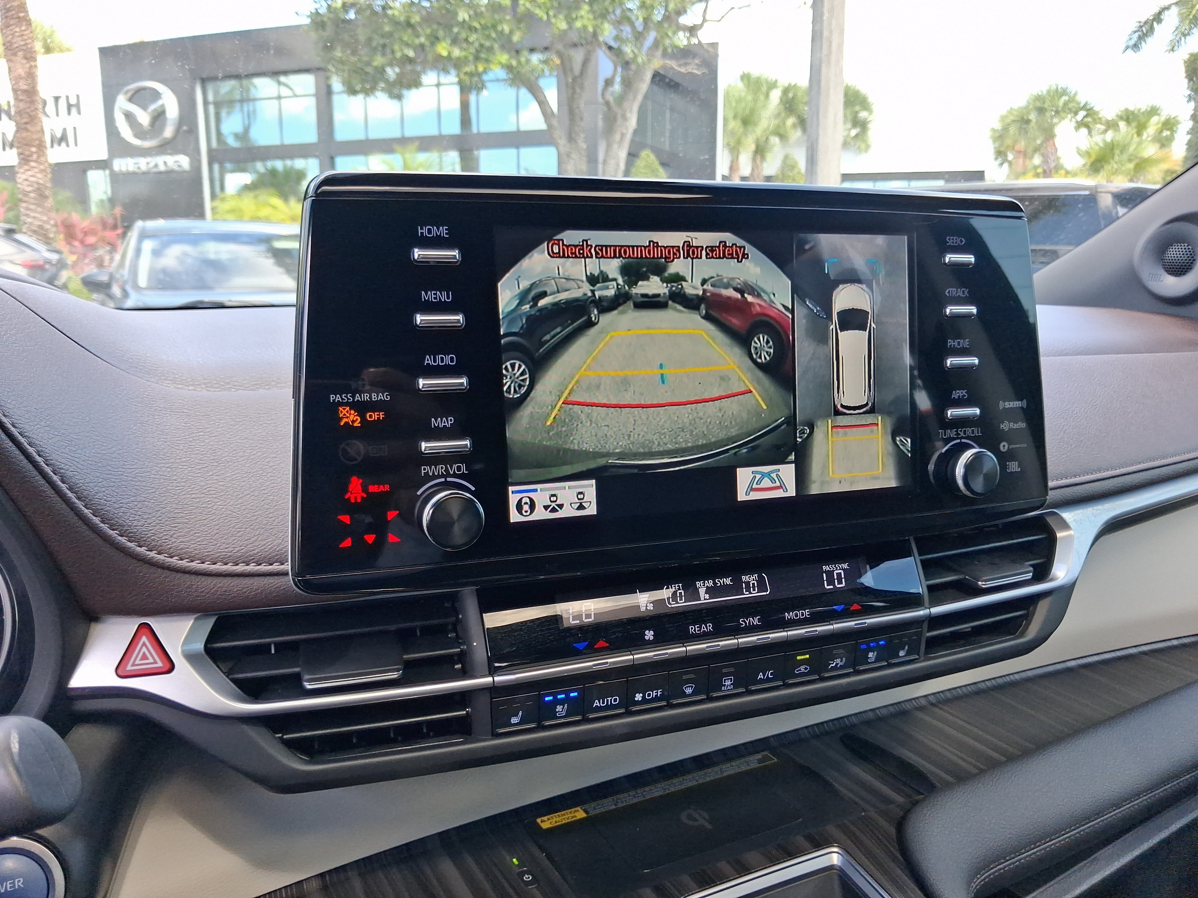 Used 2024 Toyota Sienna Platinum FWD image 16