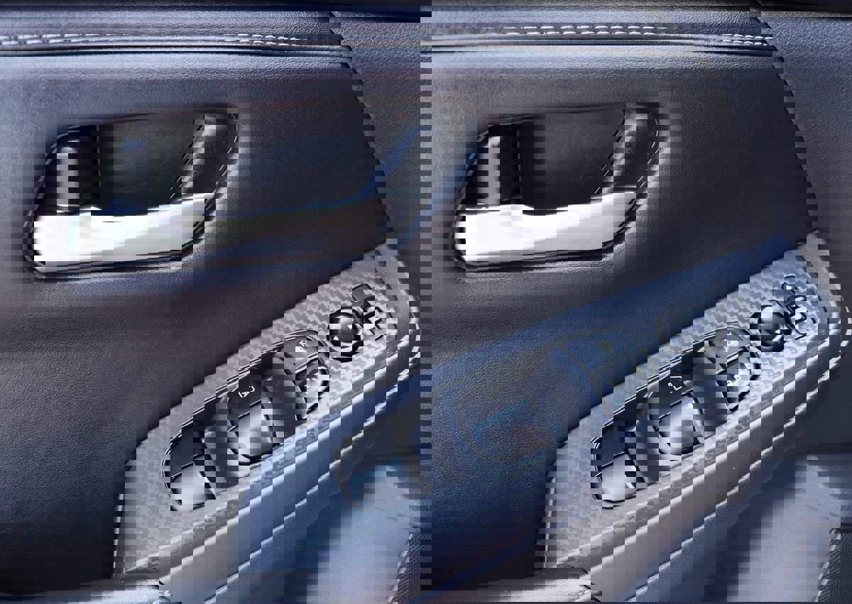 Used 2025 Nissan Sentra SV image 37