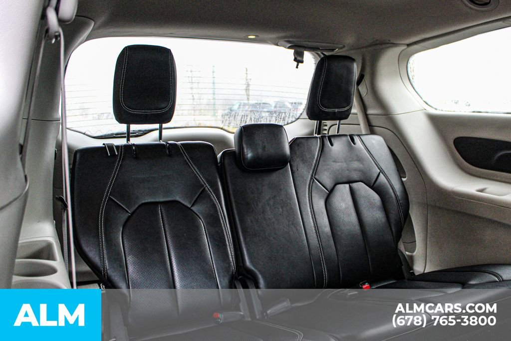 Used 2023 Chrysler Pacifica Touring-L image 21