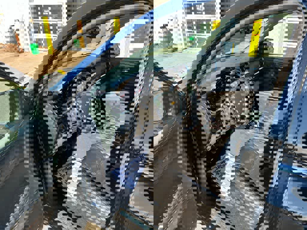 Used 2017 Chevrolet Traverse Premier image 2