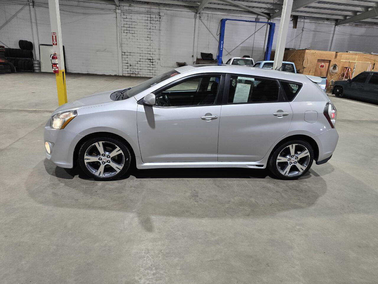 Used 2009 Pontiac Vibe GT FWD image 4