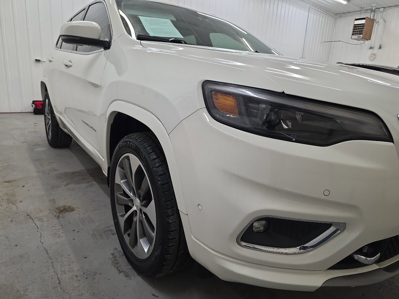 Used 2019 Jeep Cherokee Overland w/ Technology Group image 19