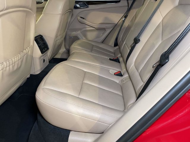 Certified 2022 Porsche Macan AWD/4WD image 19