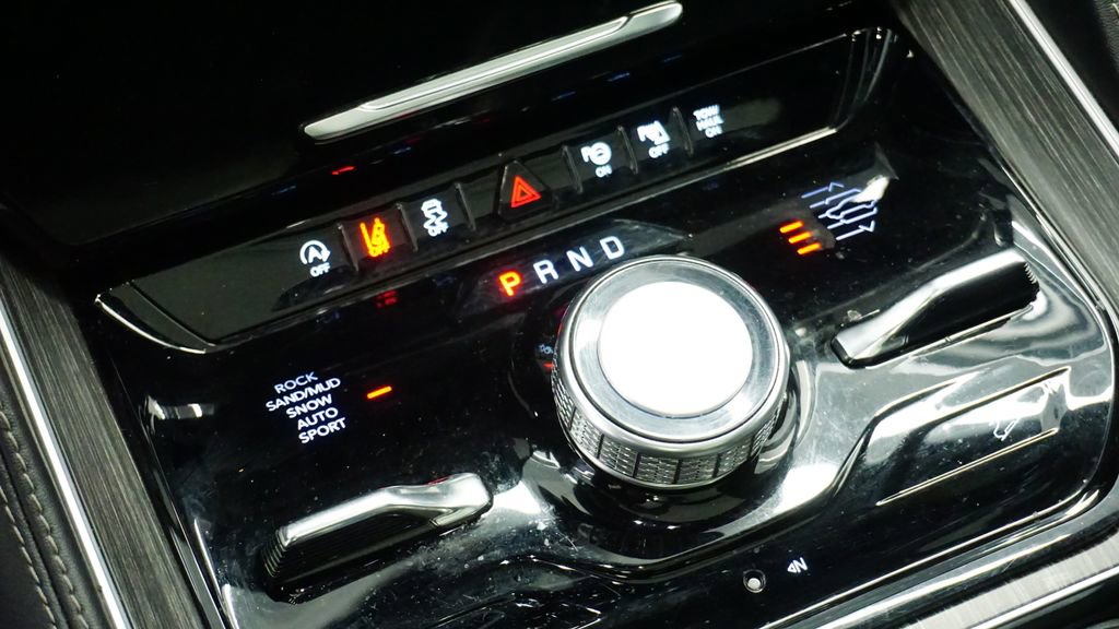 Used 2023 Jeep Wagoneer Series III w/ Premium Group I image 28