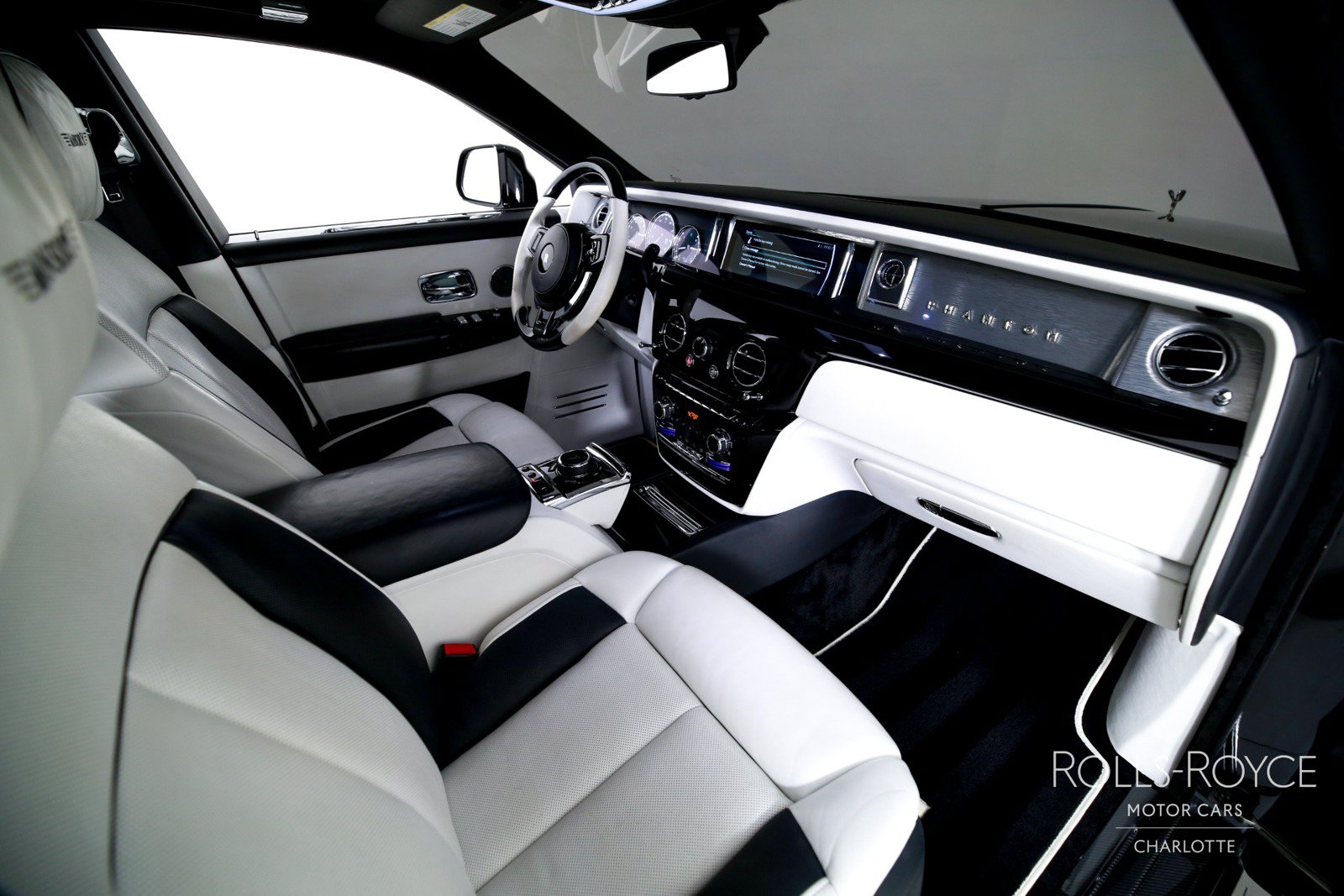 Used 2018 Rolls-Royce Phantom Sedan RWD image 37