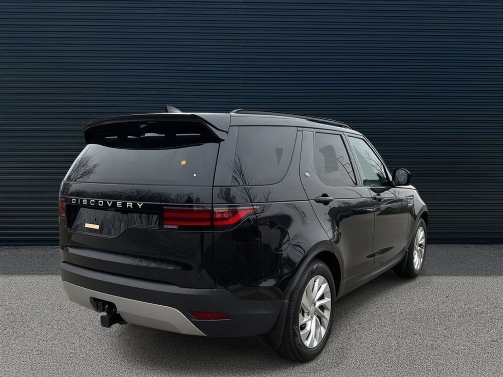 Used 2025 Land Rover Discovery S image 3