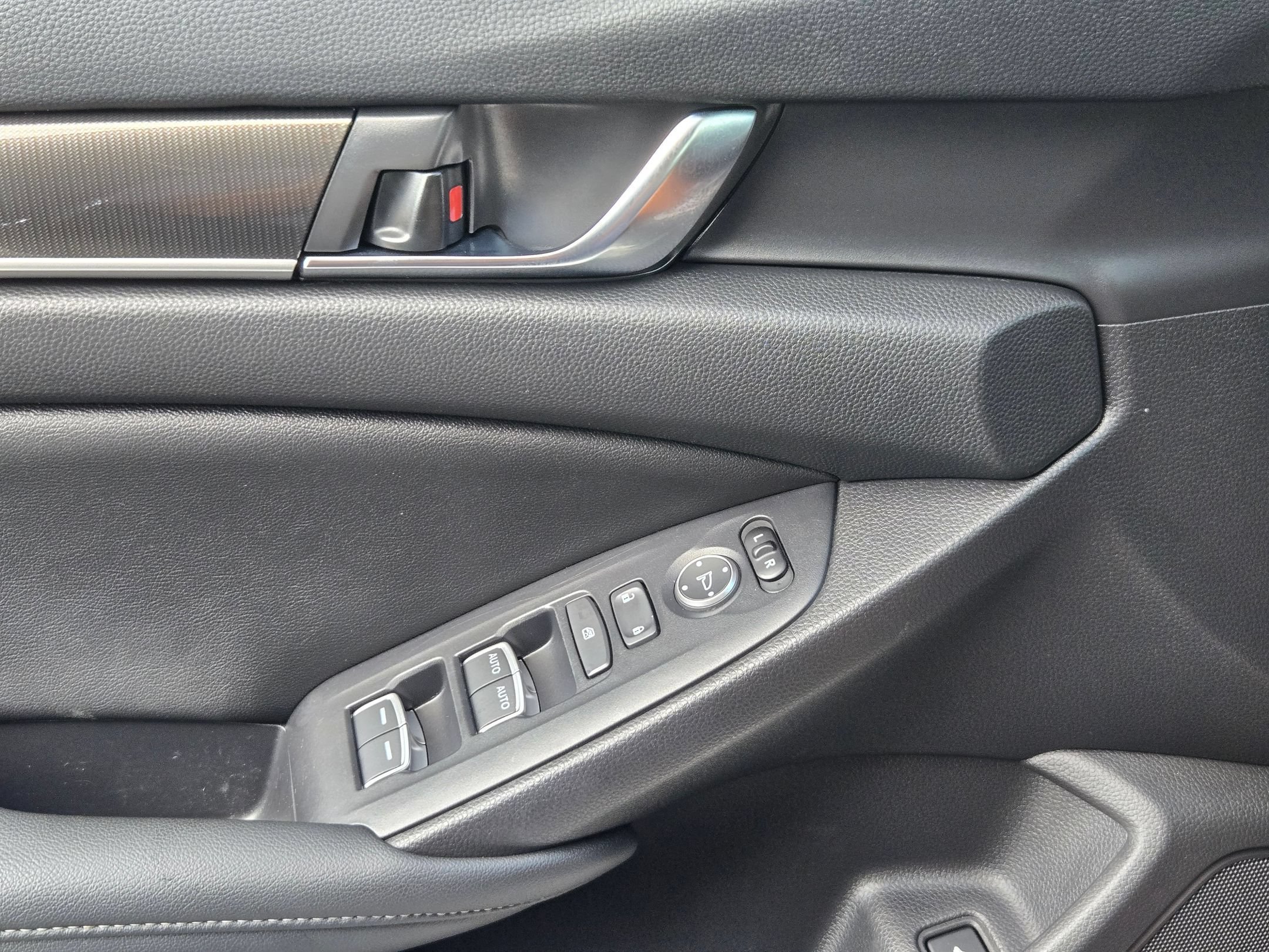 Used 2020 Honda Accord Sport image 11