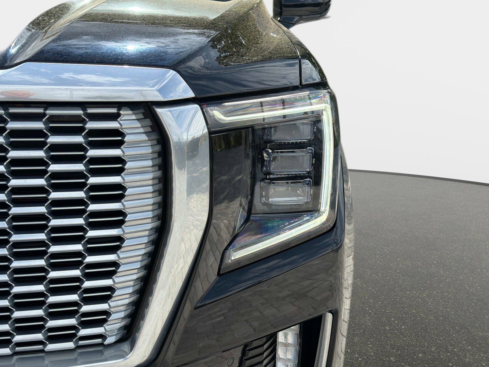 Used 2023 GMC Yukon XL Denali image 9