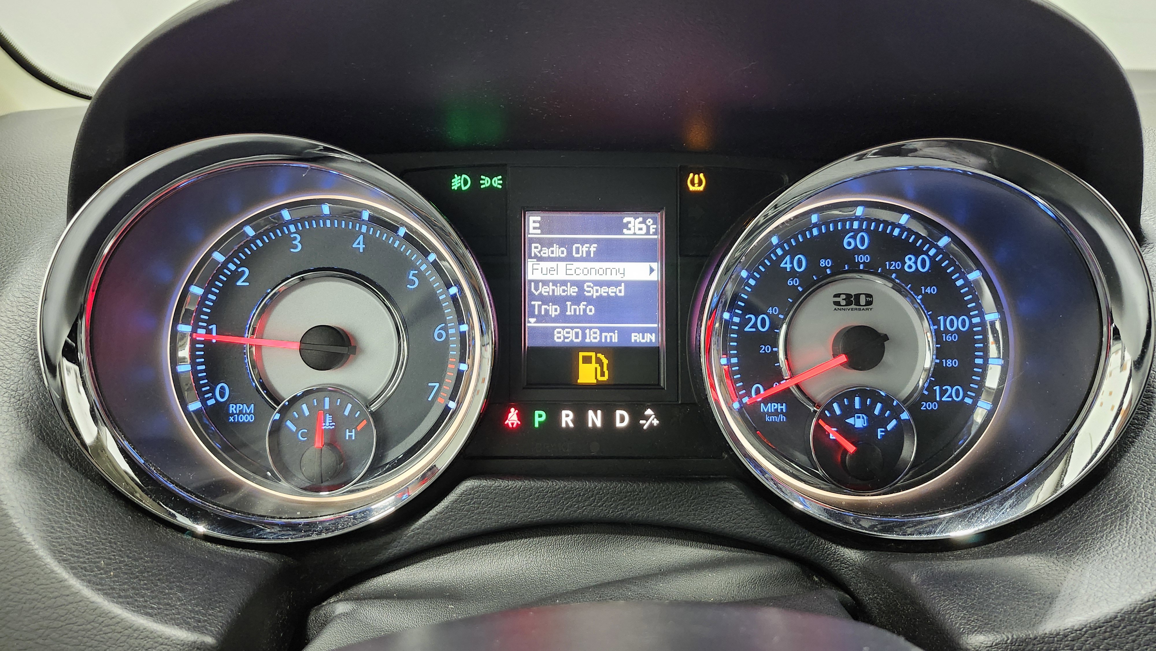 Used 2014 Chrysler Town & Country Touring-L image 29