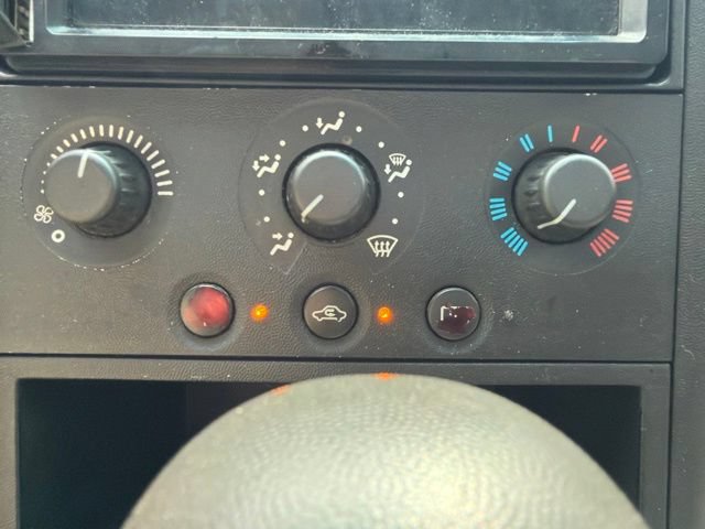 Used 2005 Pontiac Grand Prix w/ Drivers Plus Package FWD image 20