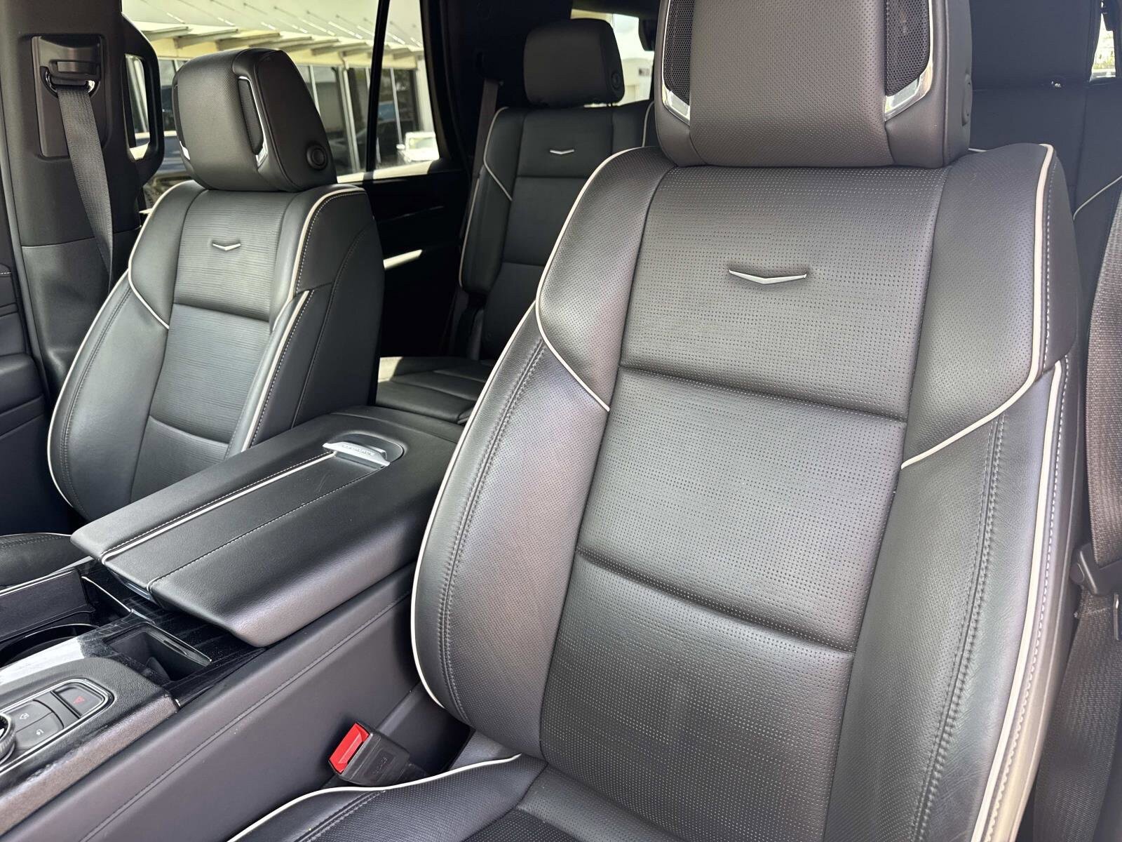 Used 2024 Cadillac Escalade Sport AWD/4WD image 18