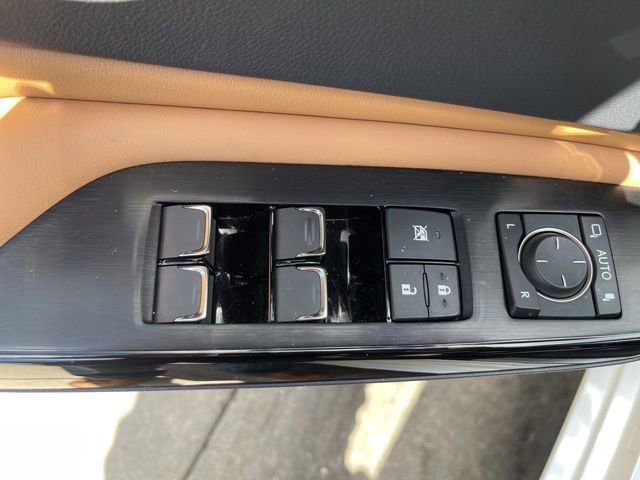 Used 2023 Lexus ES 300h Ultra Luxury w/ Accessory Package (Z1) FWD image 12